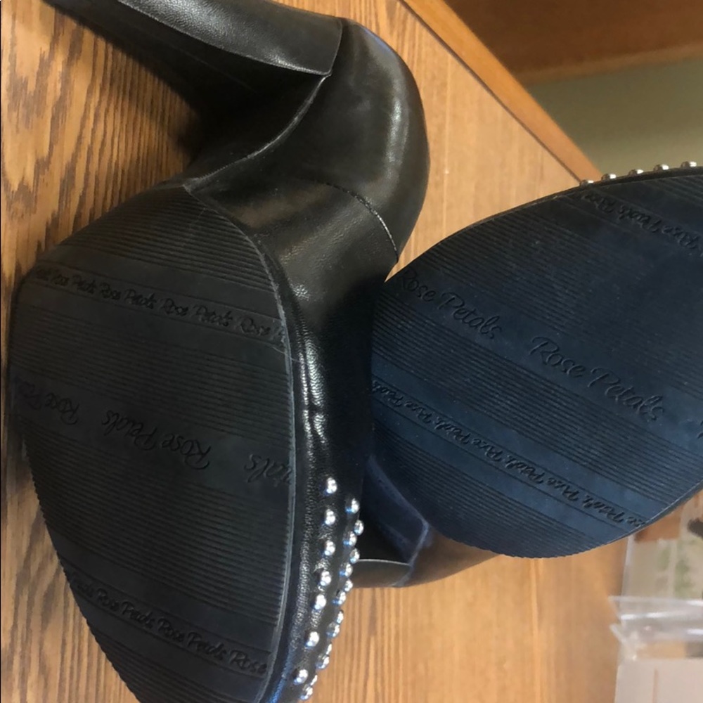 Shoes - Picture 4 of 4
